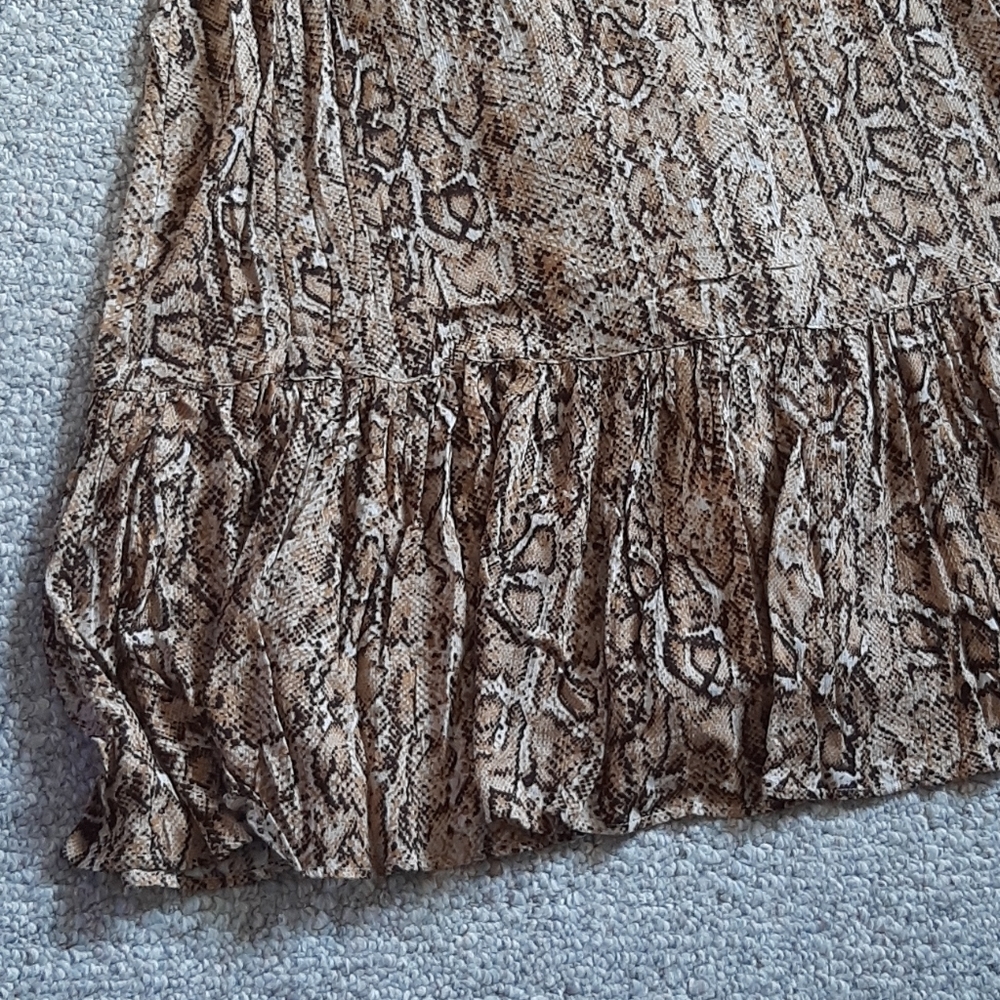 New Snake Skin Print Short Sleeve Wrap Maxi Dress. - Picture 9 of 11